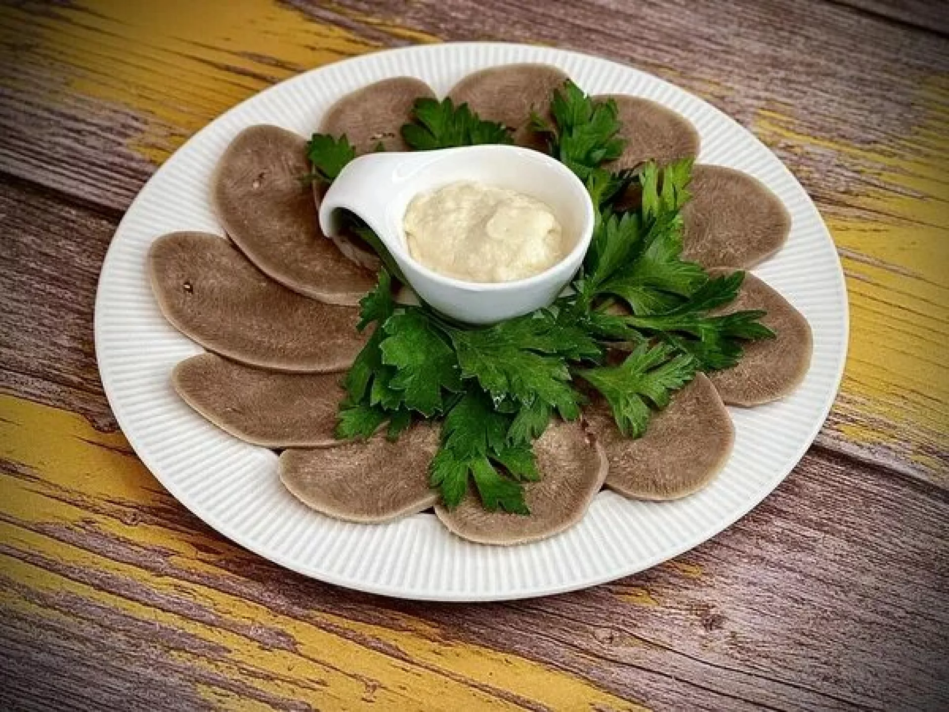 Язык с хреном